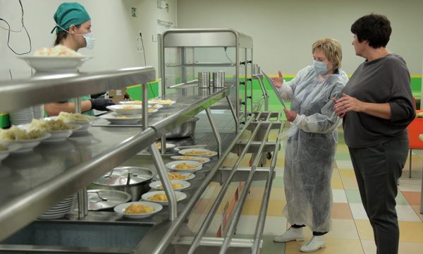 Сергеева: Правильное горячее питание - это гарантия полноценного развития молодого организма dlvr.it/RgwxwD