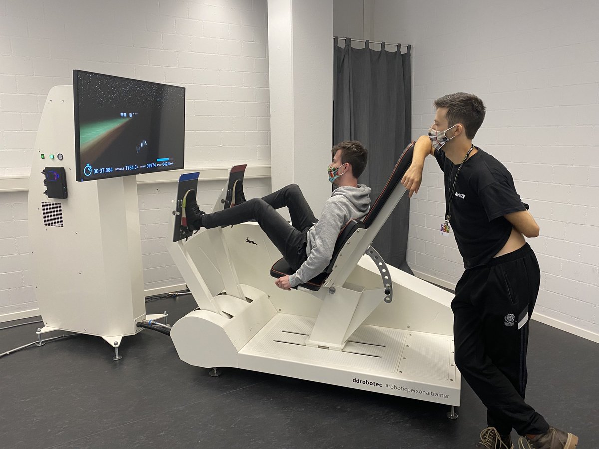 cybermax's tweet image. Crazy hackers from East Europe enjoying a break on the #ddrobotec #systempro ⁦@hackzurich⁩