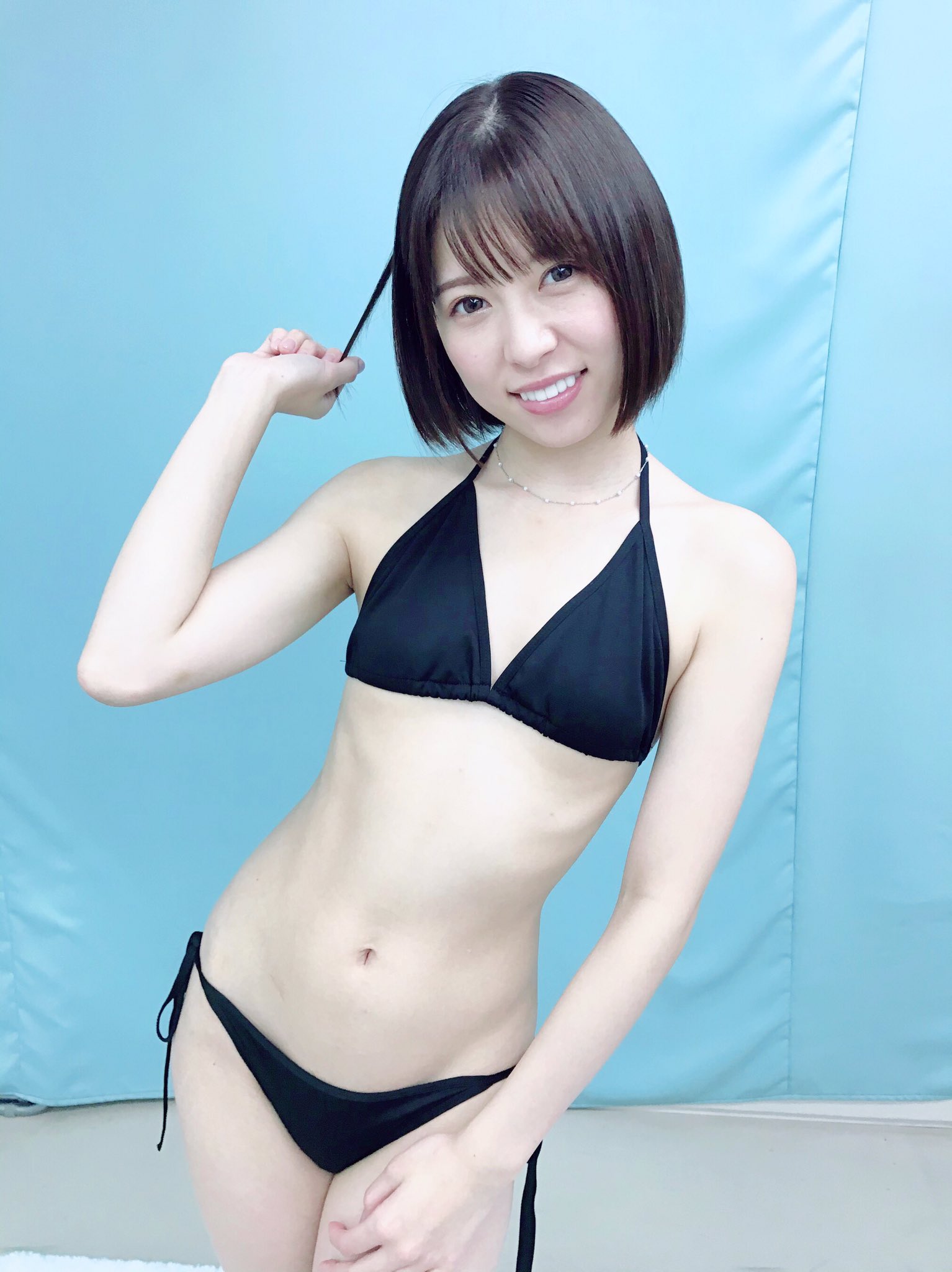 　蒼井玲奈　水着  / X
