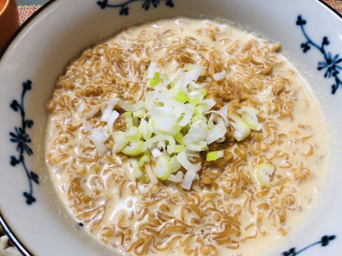 きゃお On Twitter Exitのりんたろー さんがtvで紹介していた豆乳でチキンラーメンを作ってみた 最初は うまい と思ったけど 濃厚過ぎて後半は飽きちゃうなぁ 胡椒や粉チーズなど味変して食べました チキンラーメン ラーメン