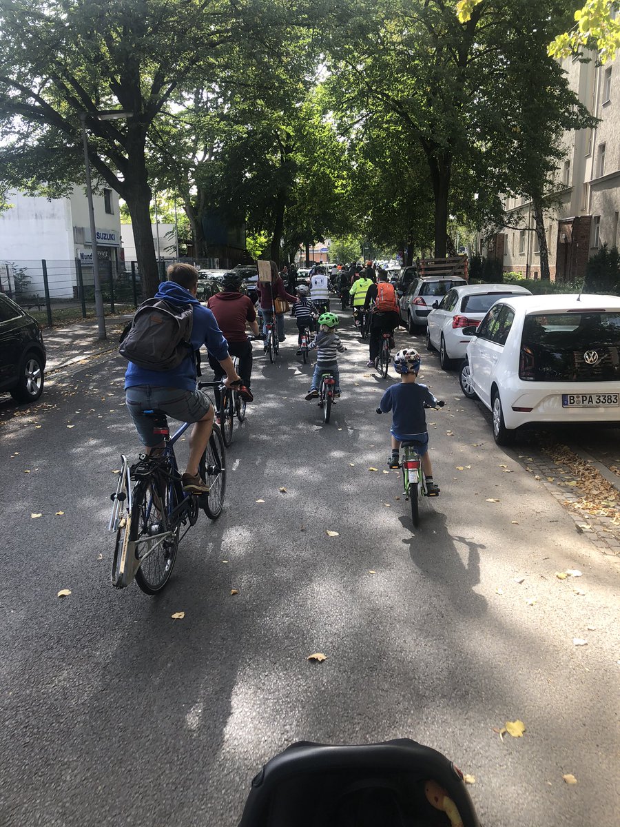 #kiddicalMass in @radbezirk_sz 🥳  

#kinderAufsRad #klingeling 🚲🚲🚲