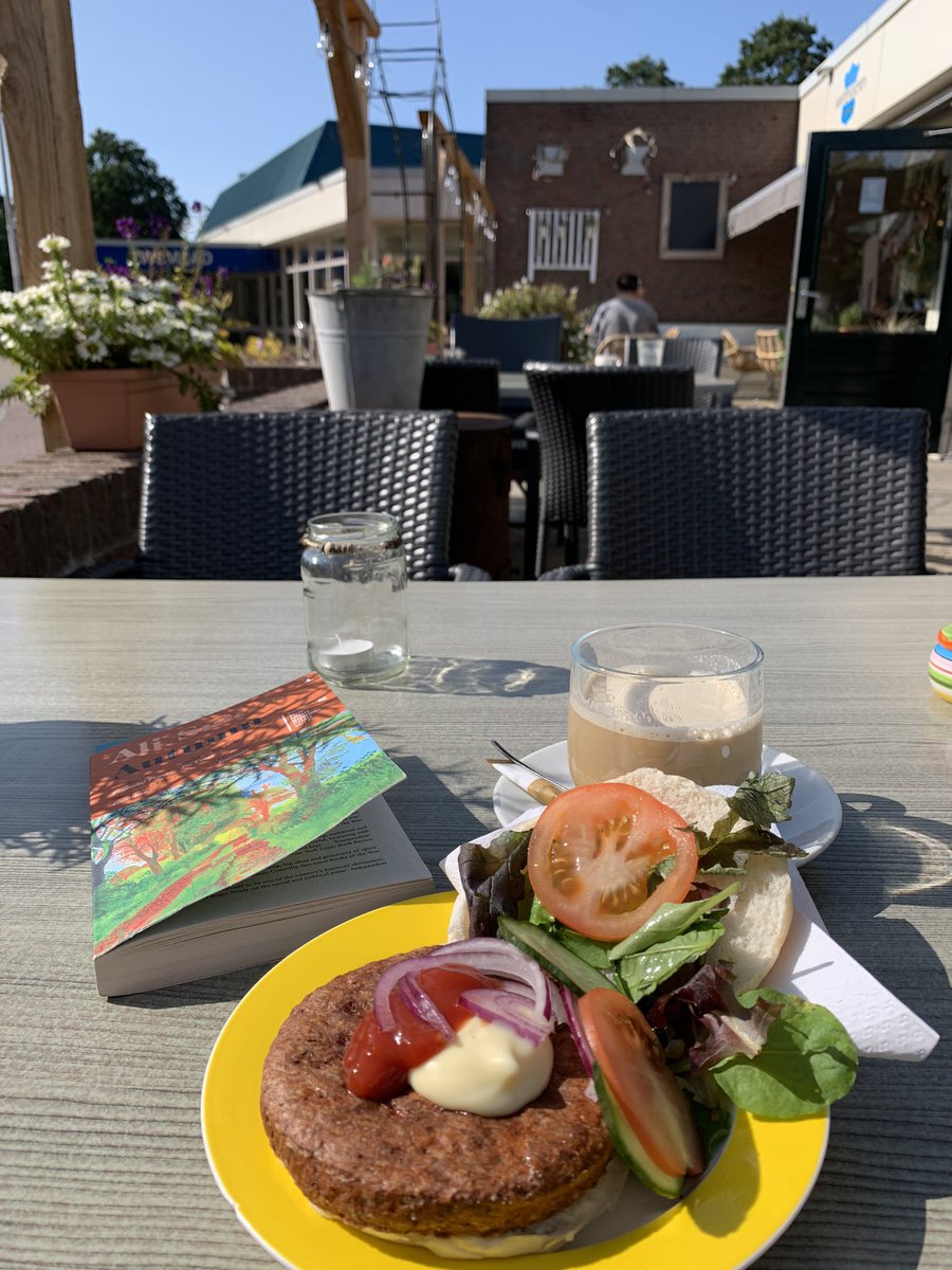 jmeindersma's tweet photo. #zaterdag #elkeweek #heavylife #zwemles #nazomer https://t.co/8mqjy2gDPV