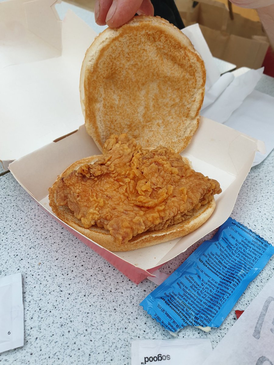 turtletree's tweet image. #bluewaterkfc #zingerburger just a dry bun and chicken nothing else. Server took order wrong. #Nothappy