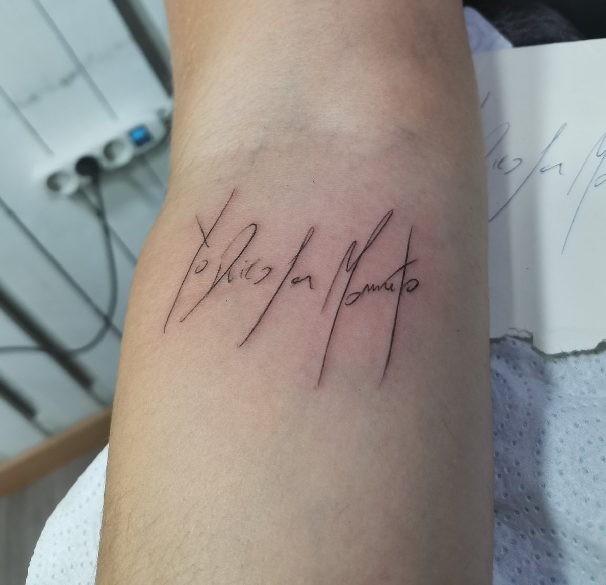 Mirirt's tweet photo. Cuando tienes claro que lo que más importa en la vida es guardar los mejores momentos llega @PabloLopezMusic. 
#yoquierosermomento yo quiero ser siempre lo que soy cuando estoy en tus conciertos, ojalá esa sensación fuese eterna como mi tatuaje.
#KLPSO #unikornio 
#PabloLopez https://t.co/n4jQtWms6A