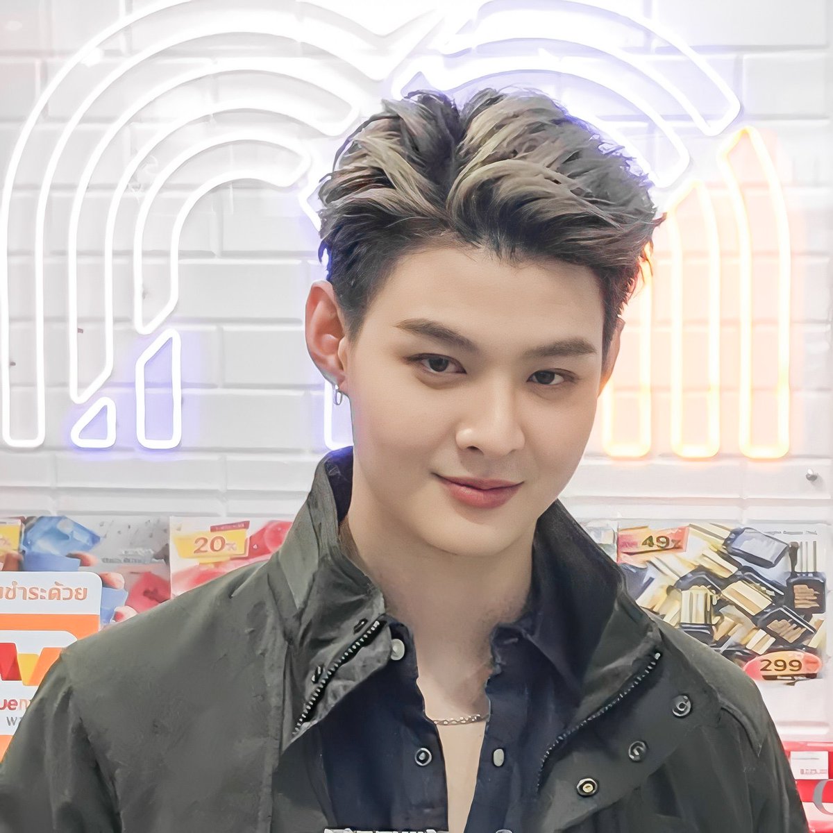 unionxclusive's tweet photo. ทรงผมหล่อแบบว้าวซ่านะ @Saint_sup https://t.co/gdQG6c2qz5