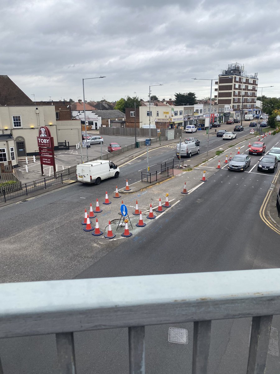 BetterSouthend's tweet photo. #A127 #Southend 19th Sept to 20th Sept Overnight Road Closure (20:00-06:00)
Tesco Roundabout to Cuckoo Corner​- Eastbound &amp; Westbound.
A127/Rochford Rd to Hornby Avenue Junct
A127/Hobleythick Lane to Midhurst Avenue Junct
Northbound &amp; Southbound to remove footbridge.
@SouthendBC https://t.co/IQQwhah7o8
