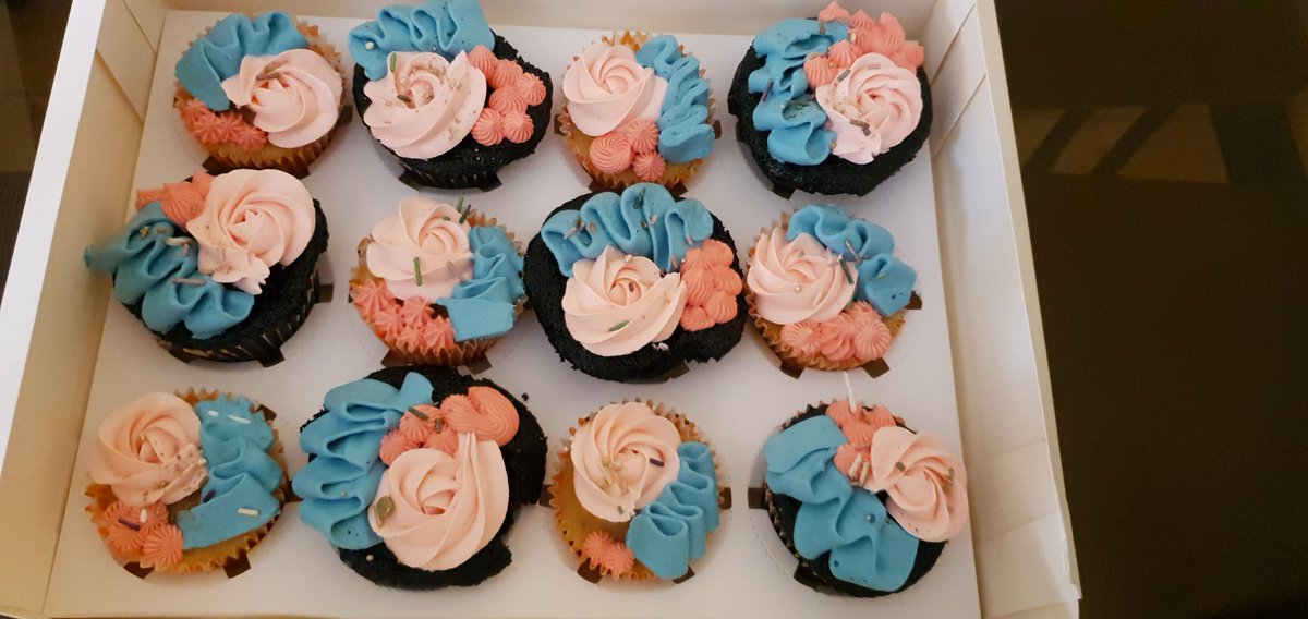 MwenyaFunda2's tweet image. Feels good to be back baking&amp;amp; for young little lady on her birthday😊. Vanilla, banana,chocolate, lemon&amp;amp;strawberry- k220 for 12
Amarula chocolate &amp;amp; Red velvet at k260 for 12
Call or Message 0966078545
#sugar_rush_cuppies
#cupcakes