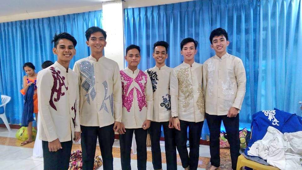 Seantots12's tweet photo. TB sa ta bi hahaha kadtong time nga napugos ko, first timer, pero indeed nice experience diay siya maka apil og ing ani hahaha and miss the pips ๐ #last2017 https://t.co/JXWauPavl1