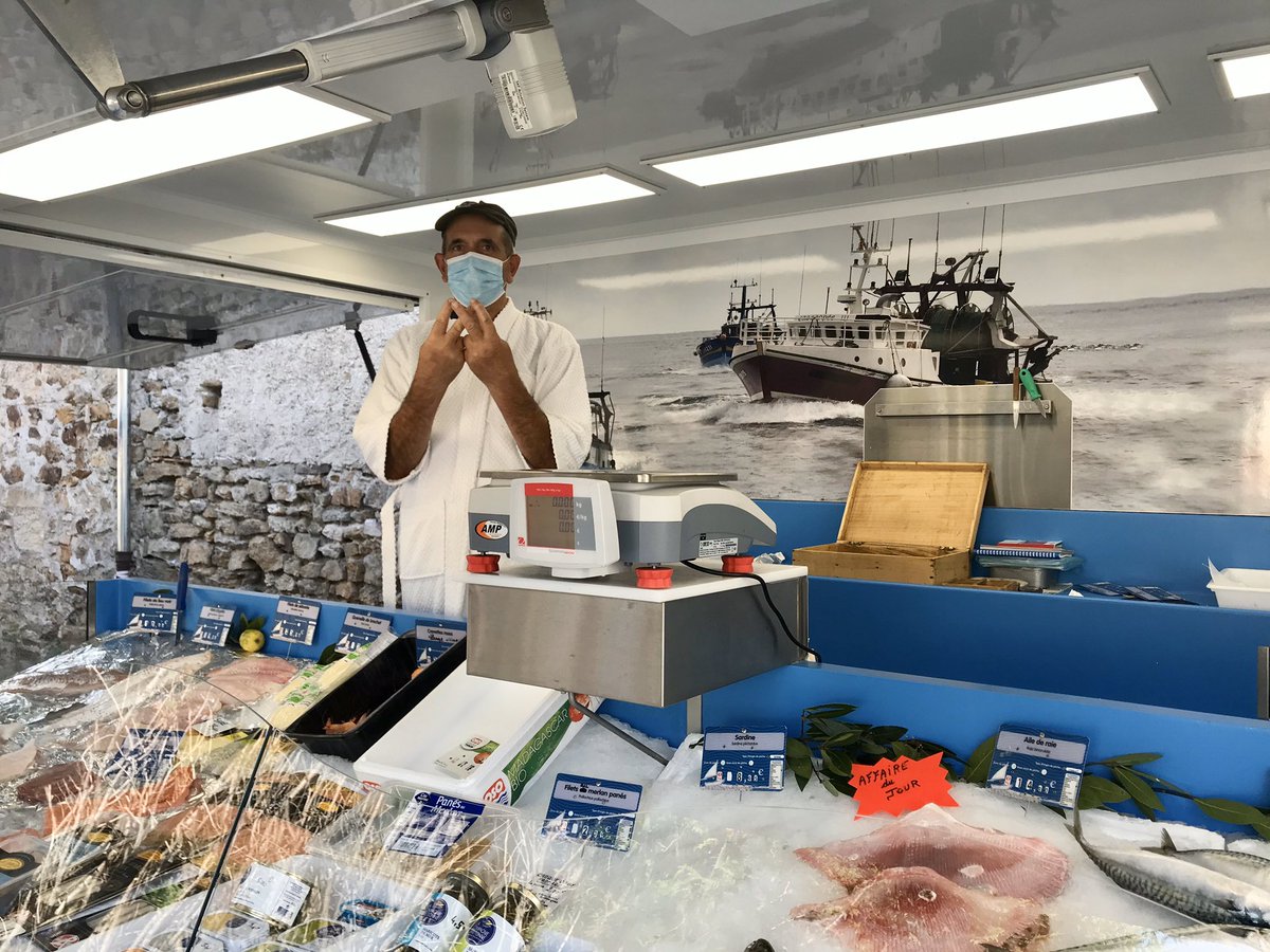 stephhuin's tweet image. ⛲ Le @WorldWellnessW1 a démarré dans toutes les stations de La Route des Villes d&apos;Eaux. À Bourbon-l&apos;Archambault, les commerçants de la station et du marché s&apos;affichent #AccrosDuPeignoir 👍
#WWW2020