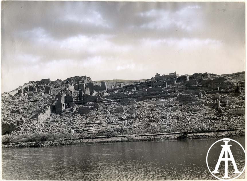 The fortified christian nubian city of sabagura Built in the 6th/7th cent. within a 150m long enclosing wall were many mudbrick houses with nubian vaults and two large vaulted churches built in the 9th cent. It's one of several early-christian nubian fortresses  #historyxt