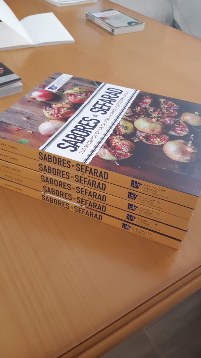 Días de lluvia, días de fogones! 
La cocina sefardí recupera tradición y mucha sabiduría. 
Si aún no tienes esta joya en tu cocina puedes pedirla en redjuderias.org
Diviértete y come sano con #saboresdesefarad 👇👇👇