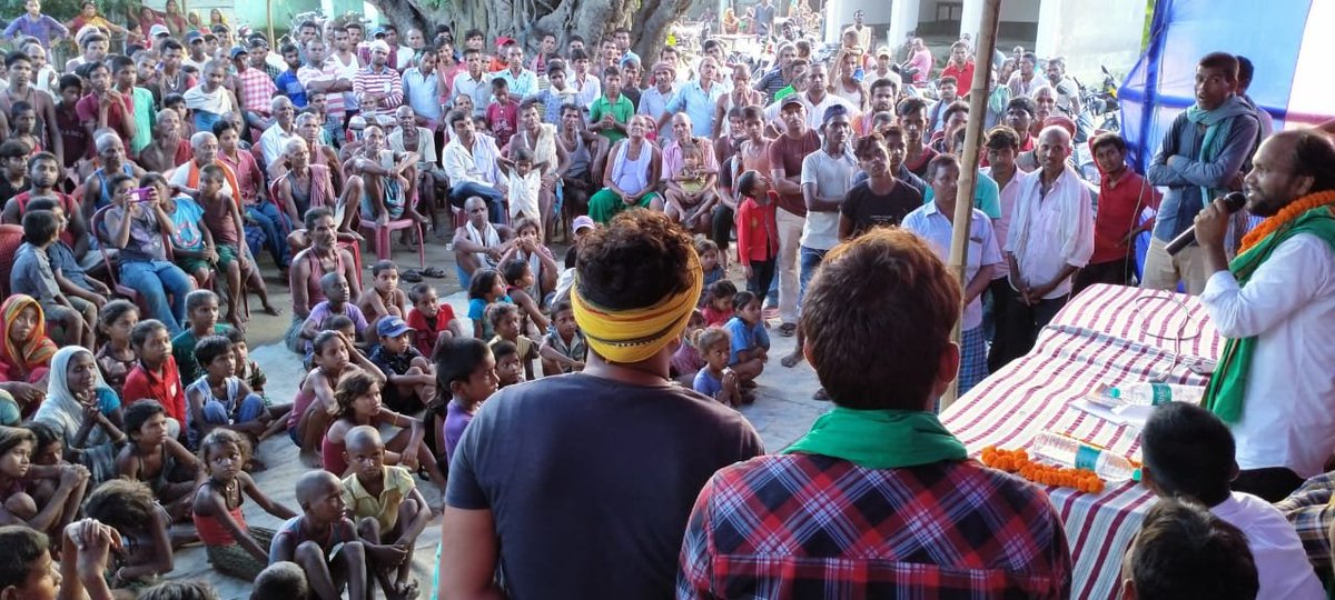 RajMohanGandhi3's tweet photo. महिषी विधानसभा चुनाव को लेकर 70कटैया प्रखंड के #लौकही में आयोजित #कार्यकर्ता बैठक में शामिल पूर्वBDO #डॉगौतम_कृष्ण (राजद नेता) का ग्रामीणों ने किया भव्य स्वागत एवं उपस्थित जनसैलाब को संबोधित करते हुए।
#JayRJD
@laluprasadrjd
@yadavtejashwi https://t.co/OhrEtqhm46