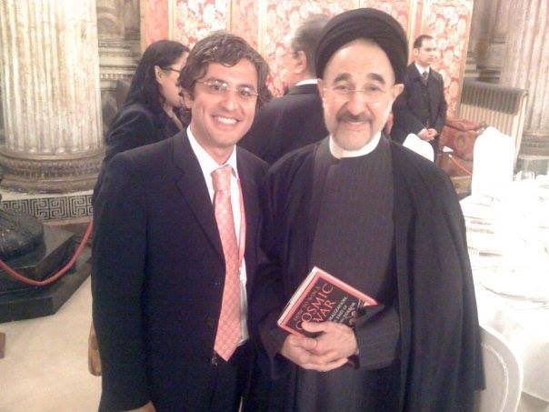 3)Aslan has very close relations with Iran’s regime.This is his picture with former Iranian regime president Mohammad Khatami.Note:Iranian regime officials only take pictures with people whom they fully trust & are certain of their utter loyalty.