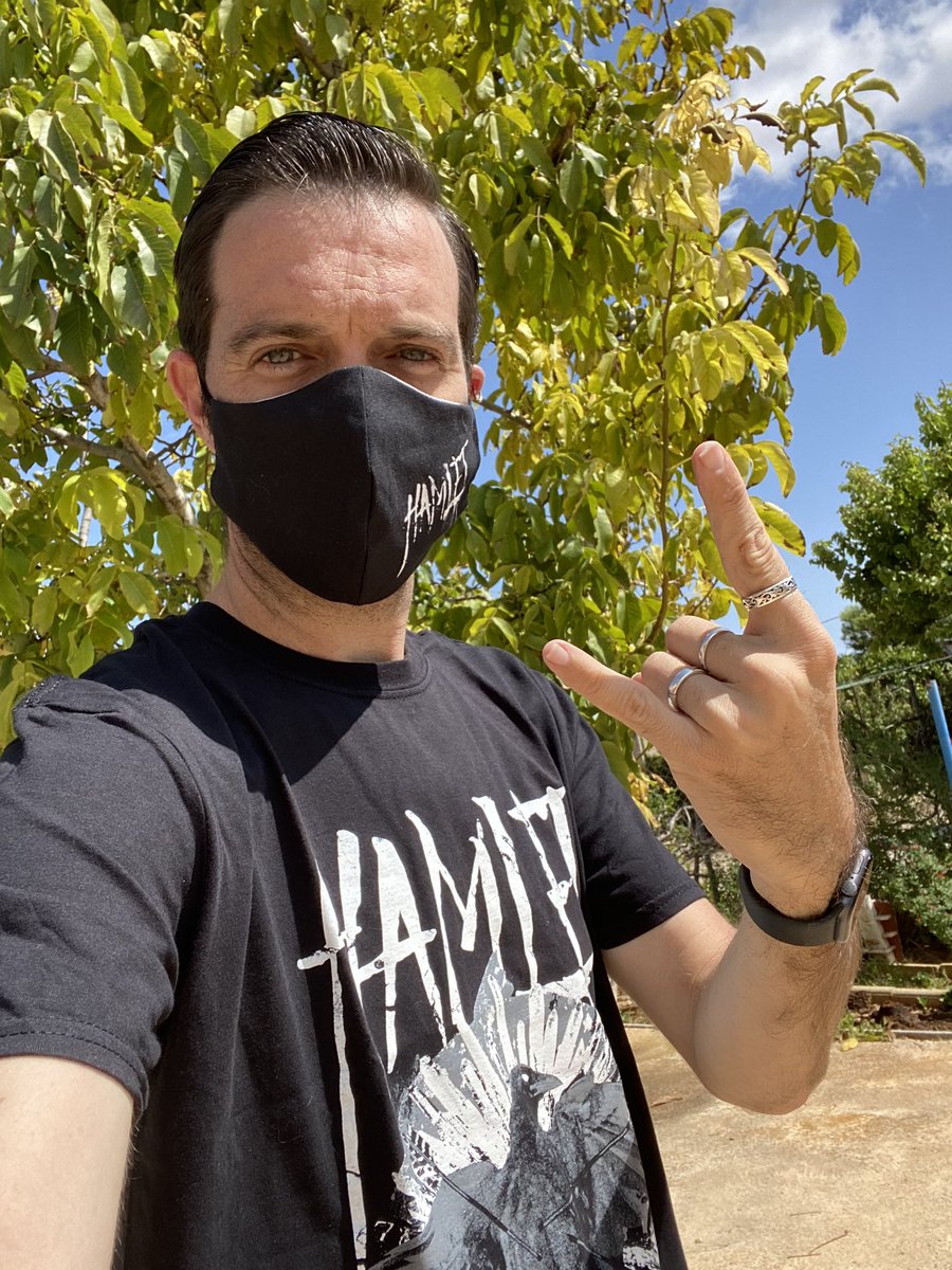 narlinweb's tweet image. Vivir es una ilusión.... Protegido contra el virus @Hamletband  Deseando estrenarla en un concierto.