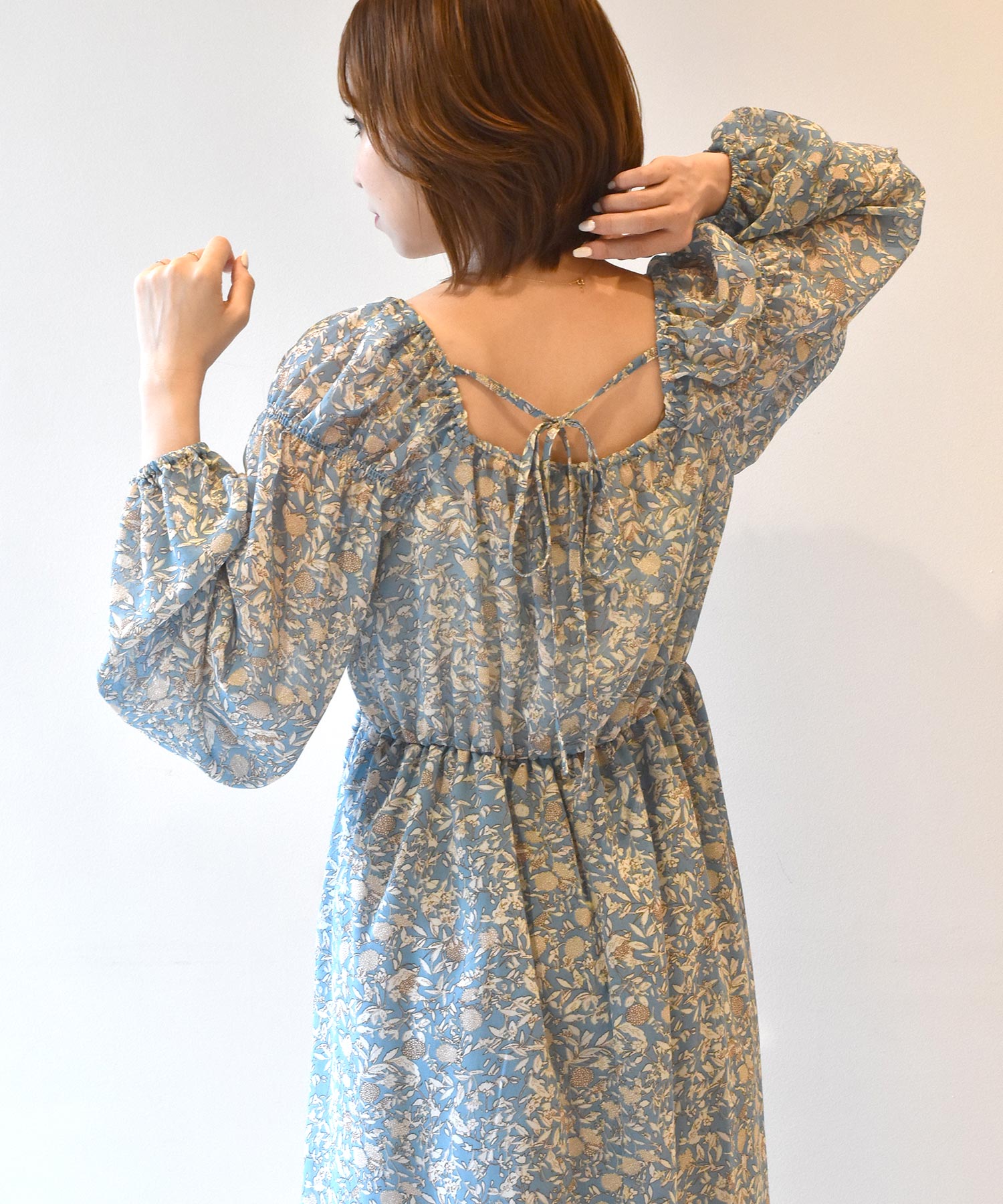 W Closet New Arrival 花柄シフォンシャーリング後ろリボンワンピース Color ブルーベース クロベース Price 5 900 Tax 店頭 オンラインショップに入荷 Wcloset Alleybywcloset ダブルクローゼット アリーバイダブルクローゼット