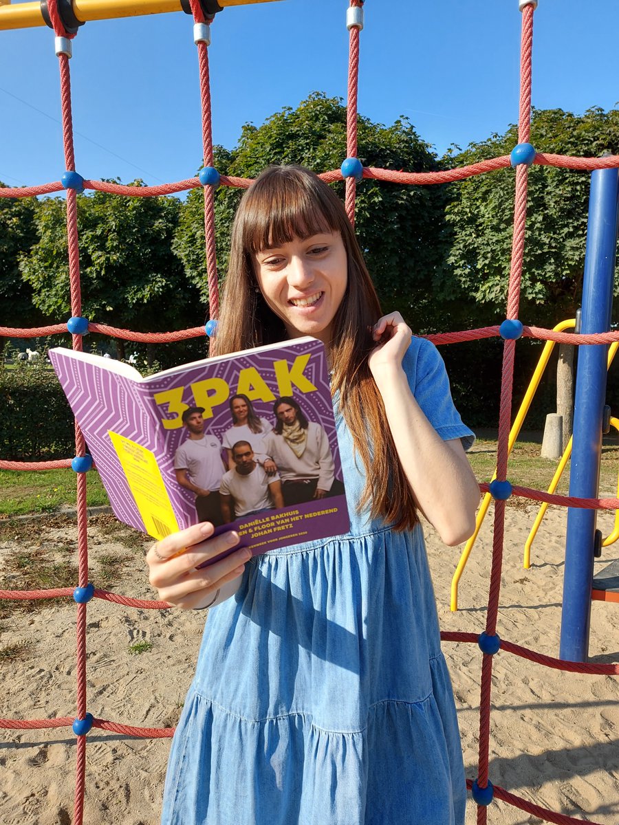 Boekhopper's tweet image. Het beste 3PAK tot nu toe! Recensie: '3PAK' het geschenk van de Boekenweek voor Jongeren boekhopper.nl/recensie/recen… #boekenweekvoorjongeren #3pak