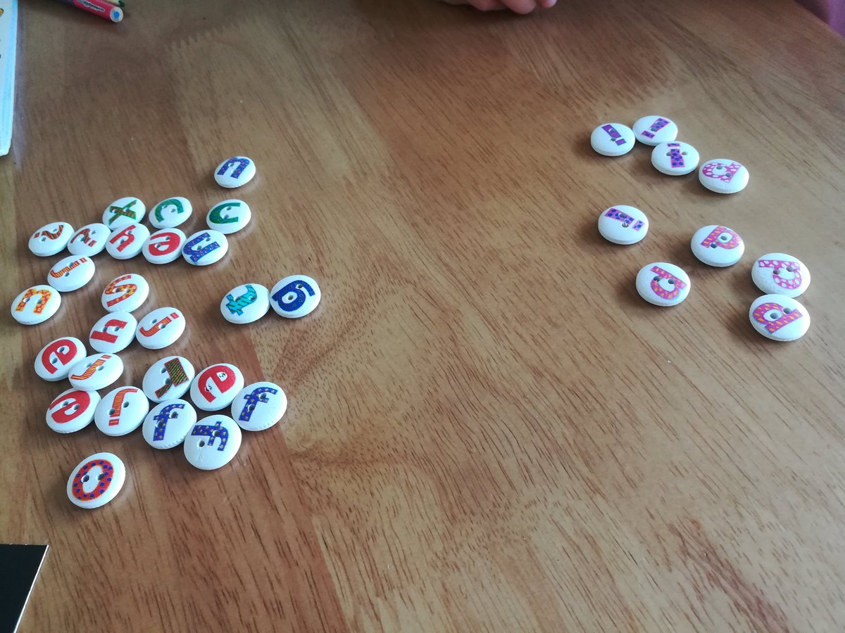 Sarah_Shanks_'s tweet image. Sorting our alphabet buttons. E sorted them based on: 
Blue, not blue
Pink, not pink
Spots on, no spots
Spots and pink and blue v not pink or blue and no spots
Great discussions and good sorting. 
Next challenge to look at incorporating the letters too
@JaneBro14 
#SortingFun