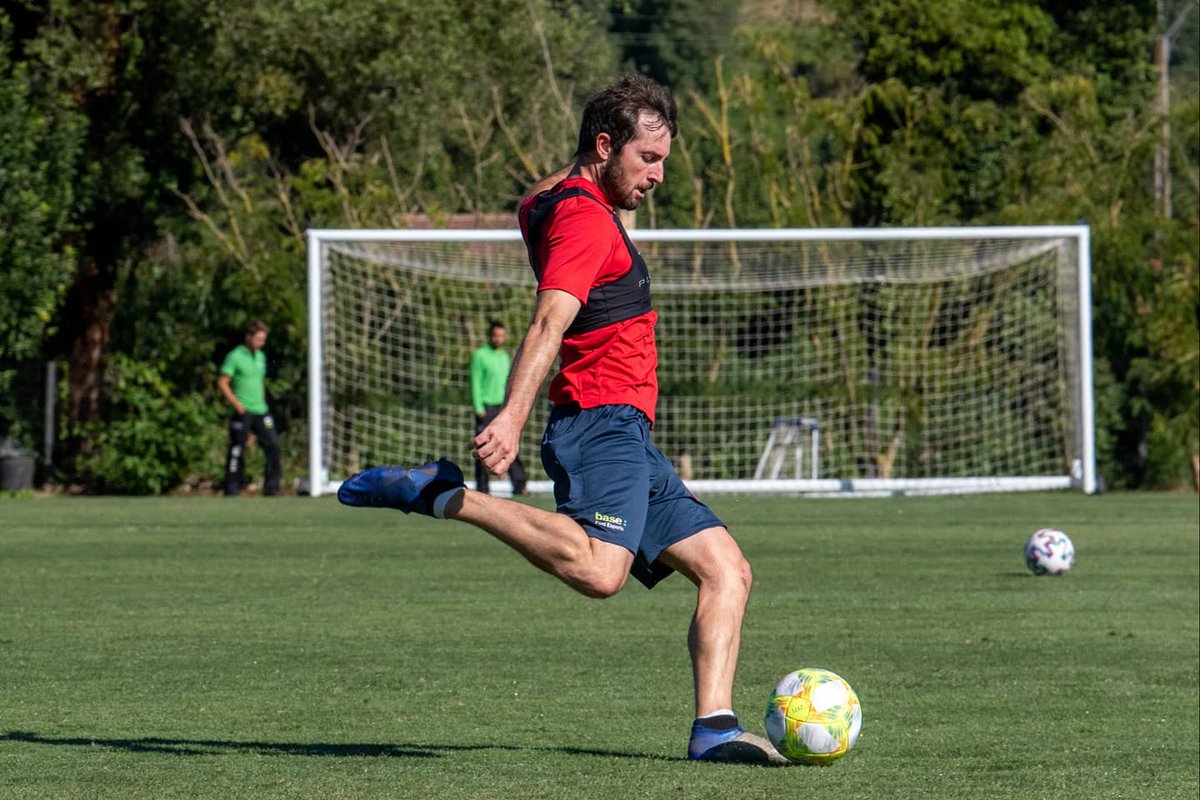 UEO1921's tweet photo. PER MOLTS ANYS, @cornest! El pulmó de Fontcoberta celebra aquest dissabte els seus 28 anys. Quart curs d'un dels capitans de la plantilla, ben arrelat al projecte i al tarannà del club. Incansable i generós, el cor i l'ànima de la @UEO1921! #pretemporadaUEO #BraveheartMasó #2bg3 https://t.co/iEMFjJK3Sy