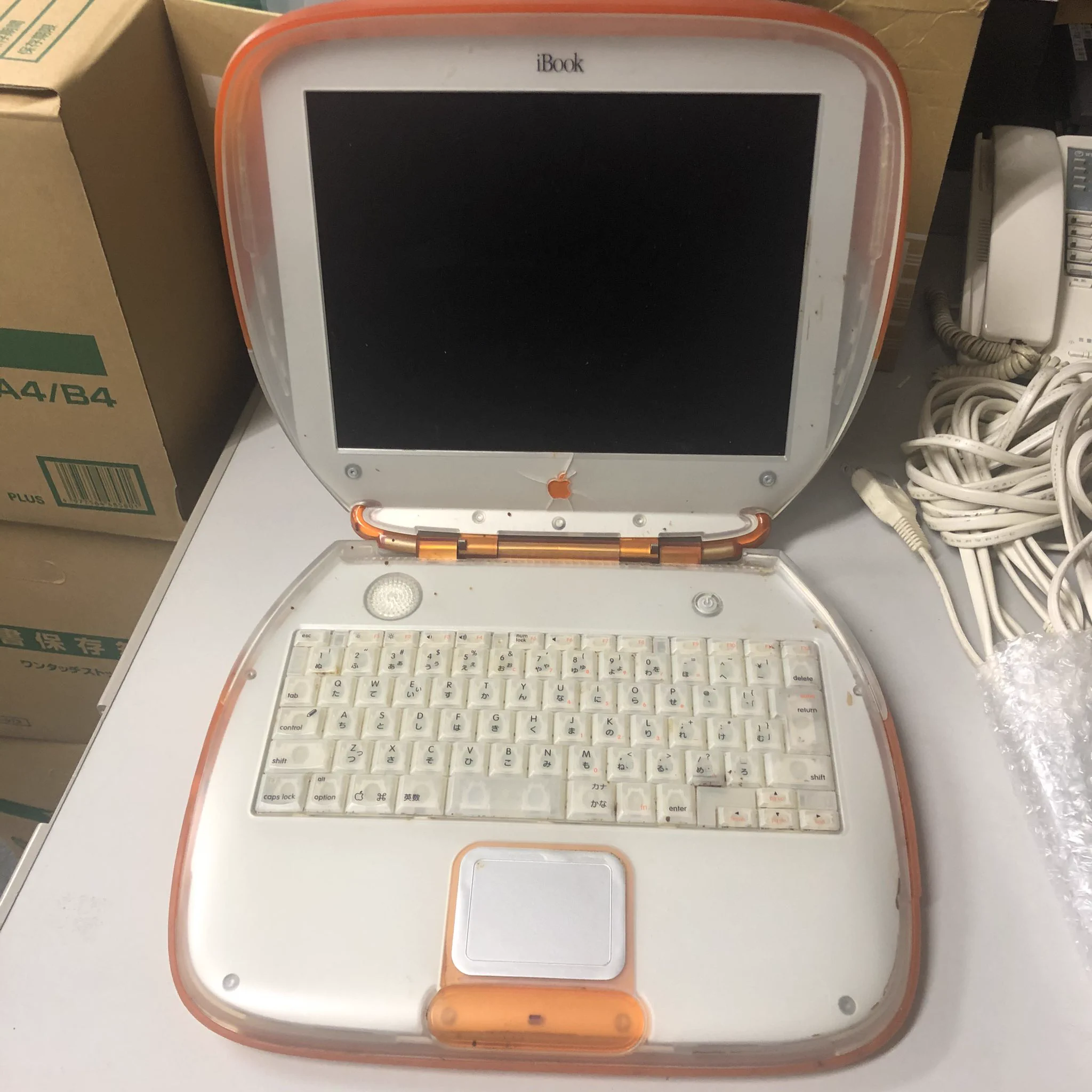 昔のMacが出てきた！カラフルで懐かしすぎる！ｗｗ