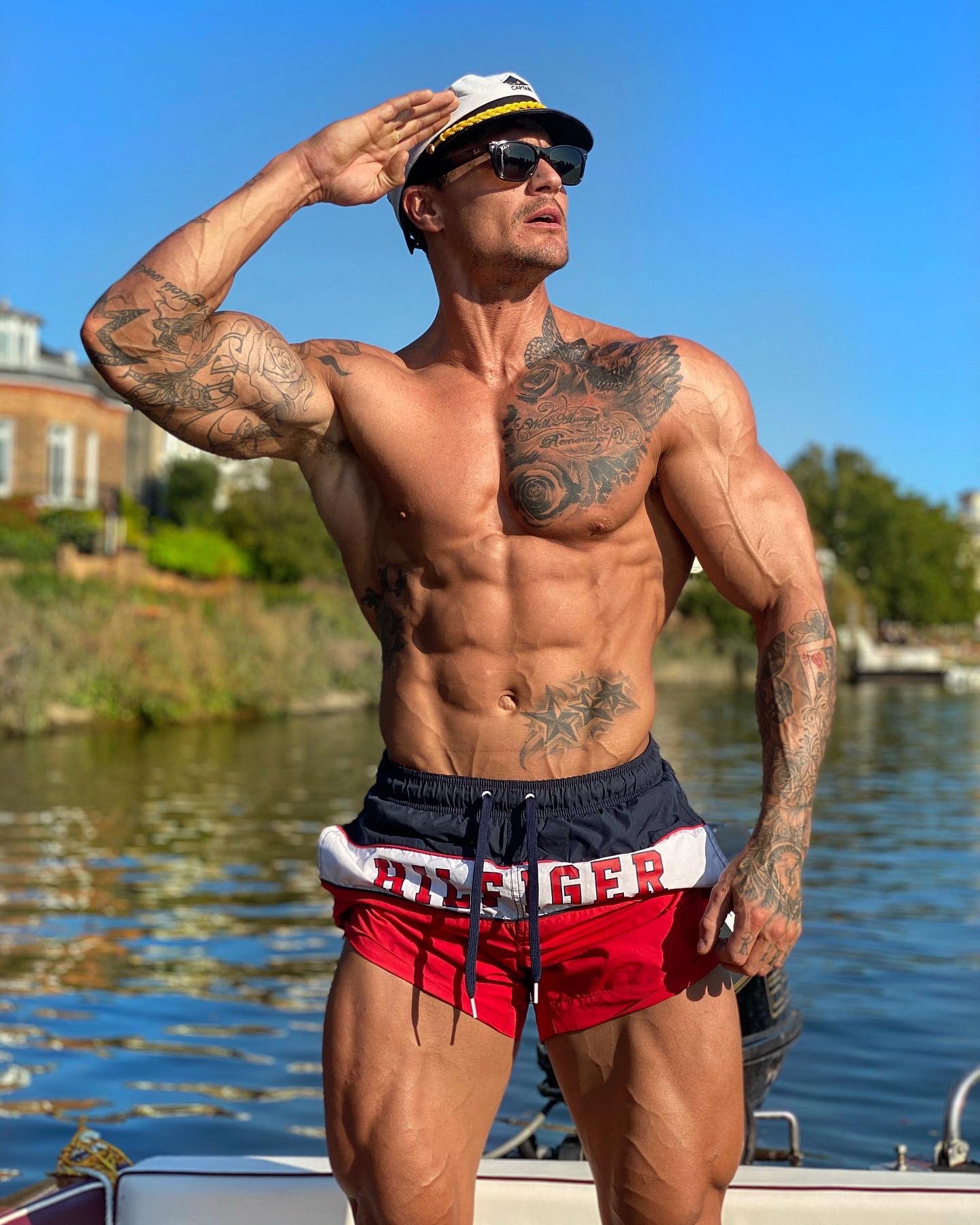 Ross Dickerson on X: 👨‍✈️Captain Dick😂Making the most out of those last  summer rays☀️#vibes t.coj8uQqGv0Kz  X