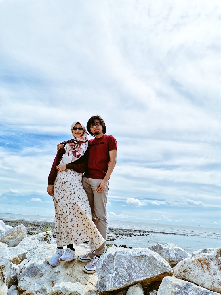 whatfarissays's tweet photo. We're Major Depressive Disorder &amp; Schizoaffective Disorder survivors.

And yes, our marriage is like other people's marriage too. There's nothing peculiar about two mental illness patients being together as partners and it's possible. https://t.co/MtAFfkL1ry