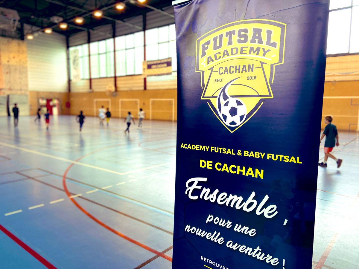 vielhescaze's tweet photo. ➕de jeunes
➕de créneaux 
➕d’ambition 
La deuxième saison du @FutsalCachan débute à #Cachan, et ça promet! 🔥🔥🔥
Belle saison à toutes et tous! 
@ZeimaYah @HdeComarmond https://t.co/8qttzMayPv