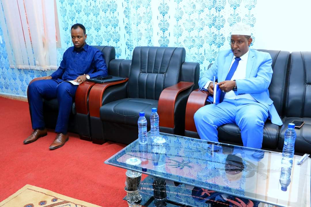 MOWDAFA's tweet photo. Wasiirka @MOWDAFA, Marwo Aamina Cismaan Xaaji oo u weheliyo Agaasimaha Guud ee Wasaaradda Maxamed Cabdirisaaq Nuux ayaa warbixin daarnayd waxqabadkii Wasaaradda maanta ujeediyay Guddiga Xuquuqda Aadanaha, Arrimaha Qoyska iyo Horumarinta Haweenka ee Golaha Wakiillada. https://t.co/93ooZhABpa