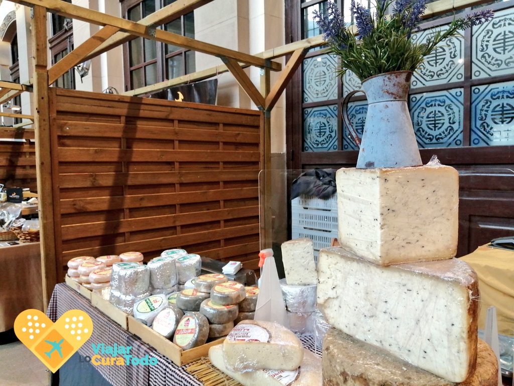 viajarlocura's tweet image. Amantes del queso🧀🧀 no os podéis perder la feria @ExpoCheeseBcn! Hoy y mañana en la Estació del Nord muestra de quesos artesanos catalanes🤤🤤🤤🤤10€ 6 tickets de degustación. ¡No sabrás cuál elegir!