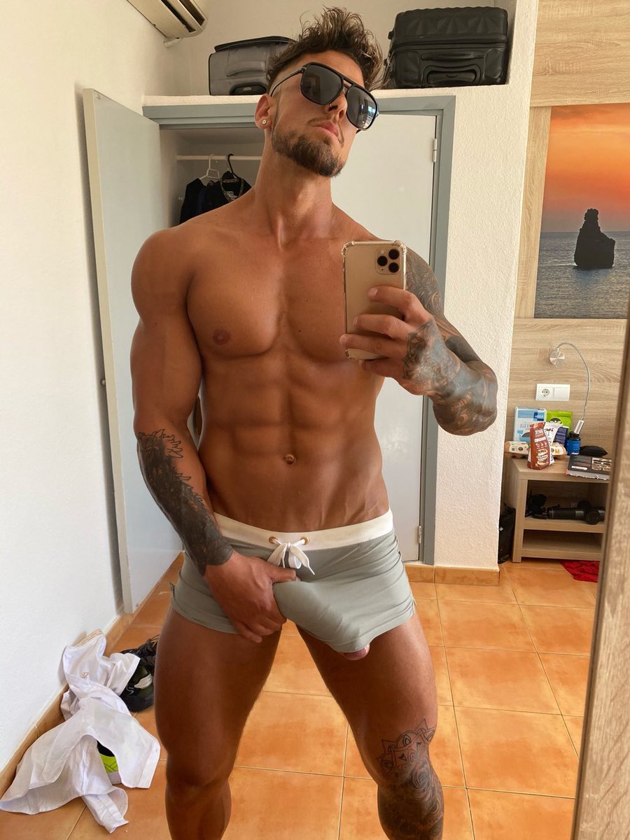 heavy_package's tweet photo. Open for a surprise https://t.co/nQJc47CdYT