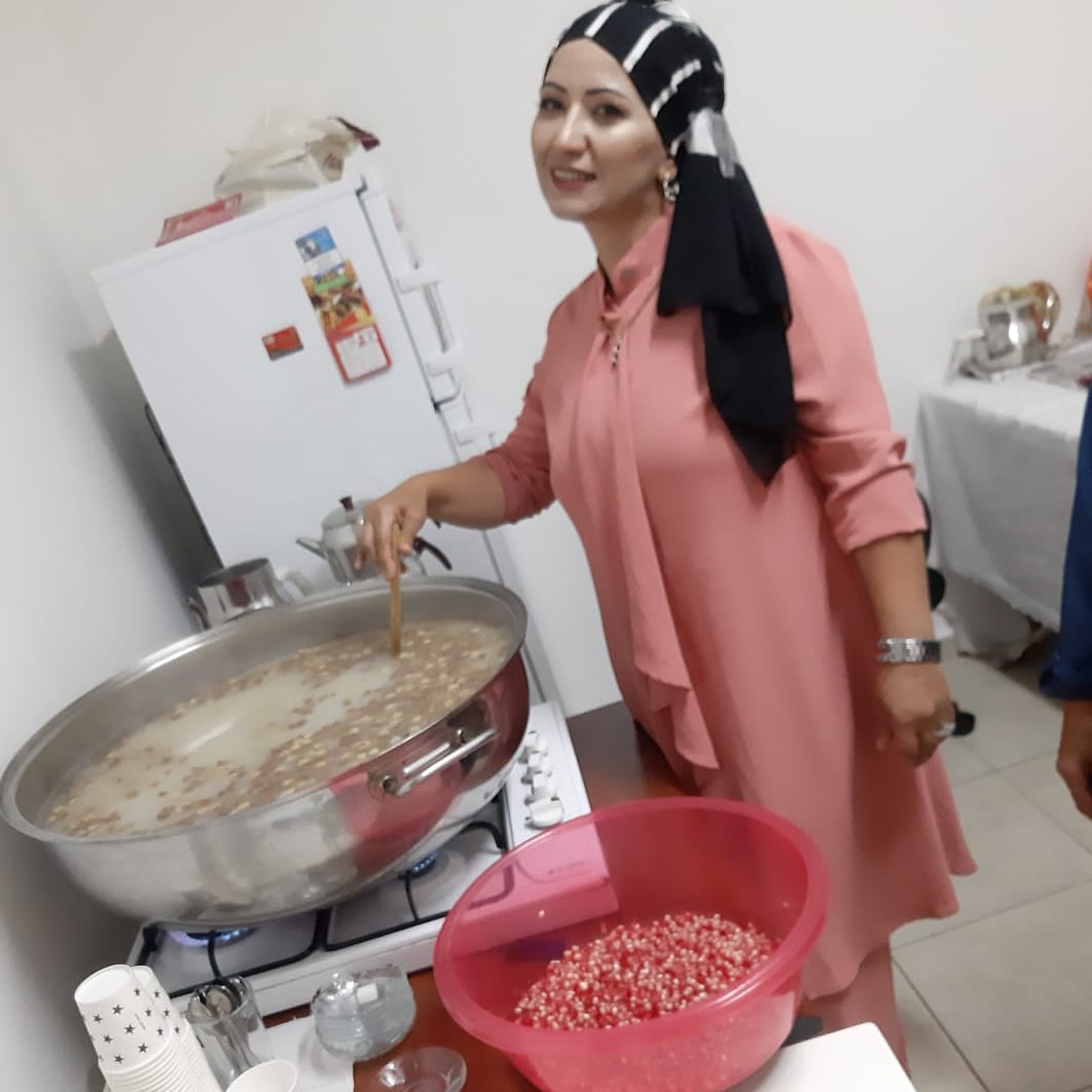 Bugün esenyurt ilçemizde 
Iki güzel an birden yaşadı özellikle 
Tıp dokturu şikâyetçi
Gürbüz çapan belediye başkanımıza 
Ettiği ziyaretten dolayı çok Teşekkür ederiz 
Ve ilçe başkanımız 
Veysel karatay
Kadın kollar başkanımız
Gülden ilhan 
aşure dağıtımı sağladı🙏