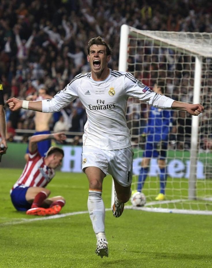 MadridSports_'s tweet photo. Gareth Bale llegó en 2013 como un superfichaje deseado por todos nosotros. La prensa antiflorentinista le puso en la diana y algunos cayeron. Aparecieron las lesiones pero él se dedicó a brillar en momentos importantes. Nos enamoró y junto al resto, llegó un ciclo glorioso. https://t.co/yFj9yM8gKU