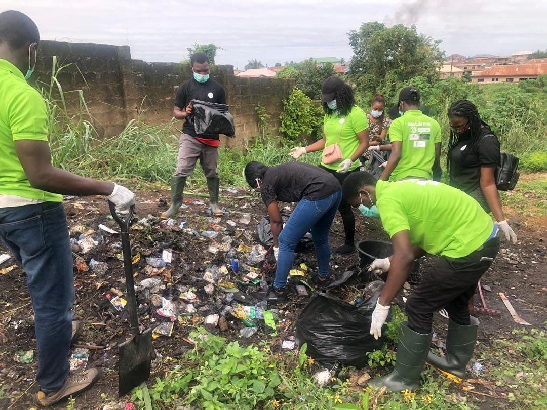 Abbaz001's tweet photo. Unlawful solid waste dumping in Africa must be stopped.
@World Cleanup Day 2020.
#eetfoundation
#ABGreenConsult
#Paulesi
#WorldCleanupDay
#19092020 https://t.co/PmfkfYH3Wj