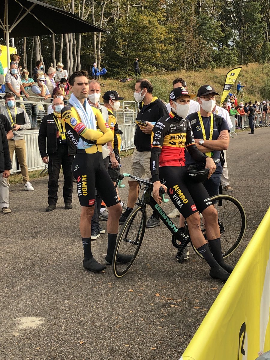 La désolation pour <a href="/rogla/">Primož Roglič</a> qui s’incline devant son jeune compatriote slovène Pogacar. Une désillusion partagée par ses coéquipiers Tom Dumoulin et Wout Van Aert et toute la <a href="/JumboVismaRoad/">DavidRRCegg</a>