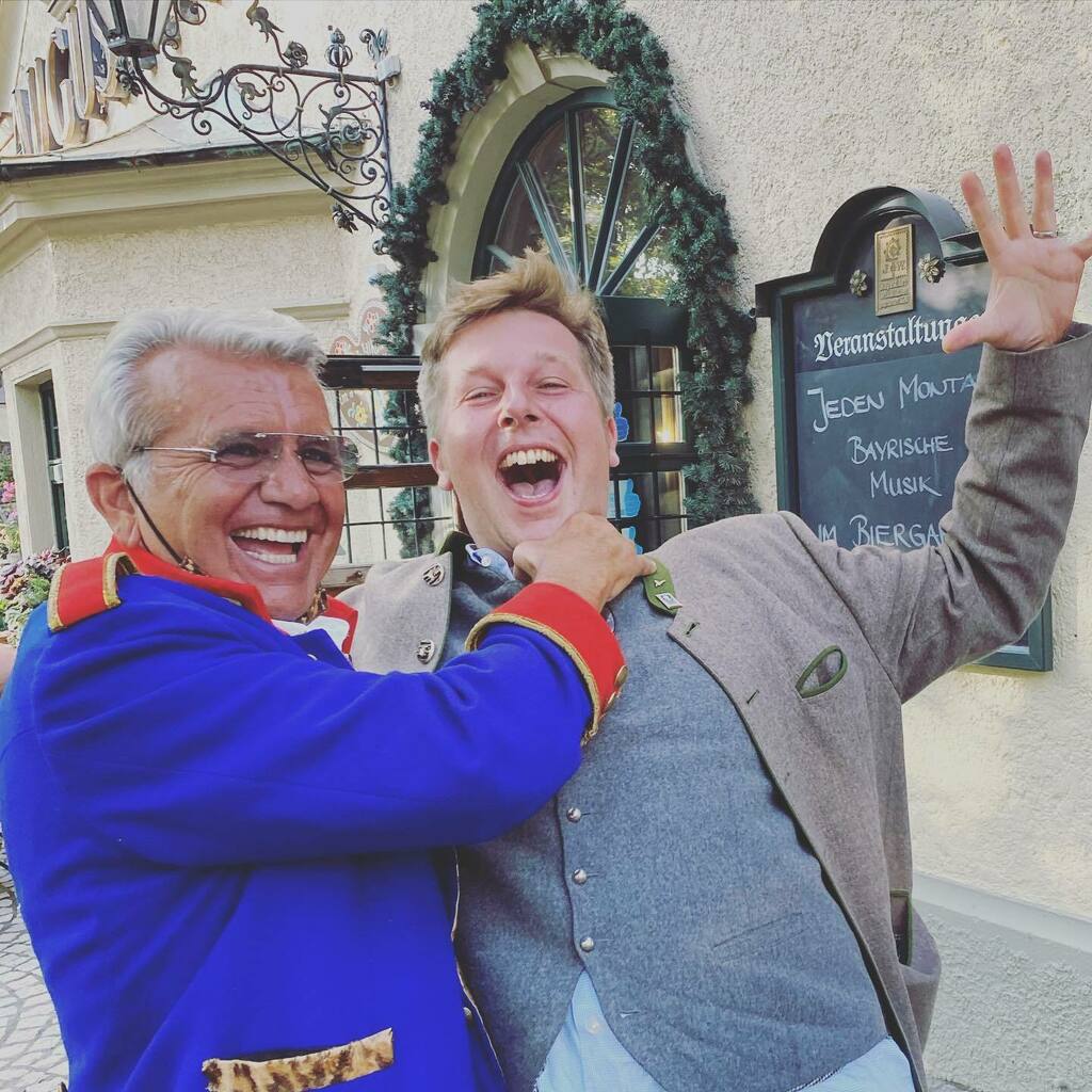 Auf eine friedliche #Wiesn! #muenchen #aufgehtsbeimschichtl instagr.am/p/CFU1wsZJljy/