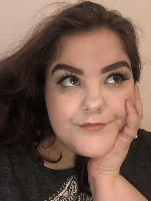 My eyeliner and eyelashes are just on point today and I love it https://t.co/oc4zlwdZTY<a href="/tag/newprofilepic"class="tags"><span>#newprofilepic</span></a>
