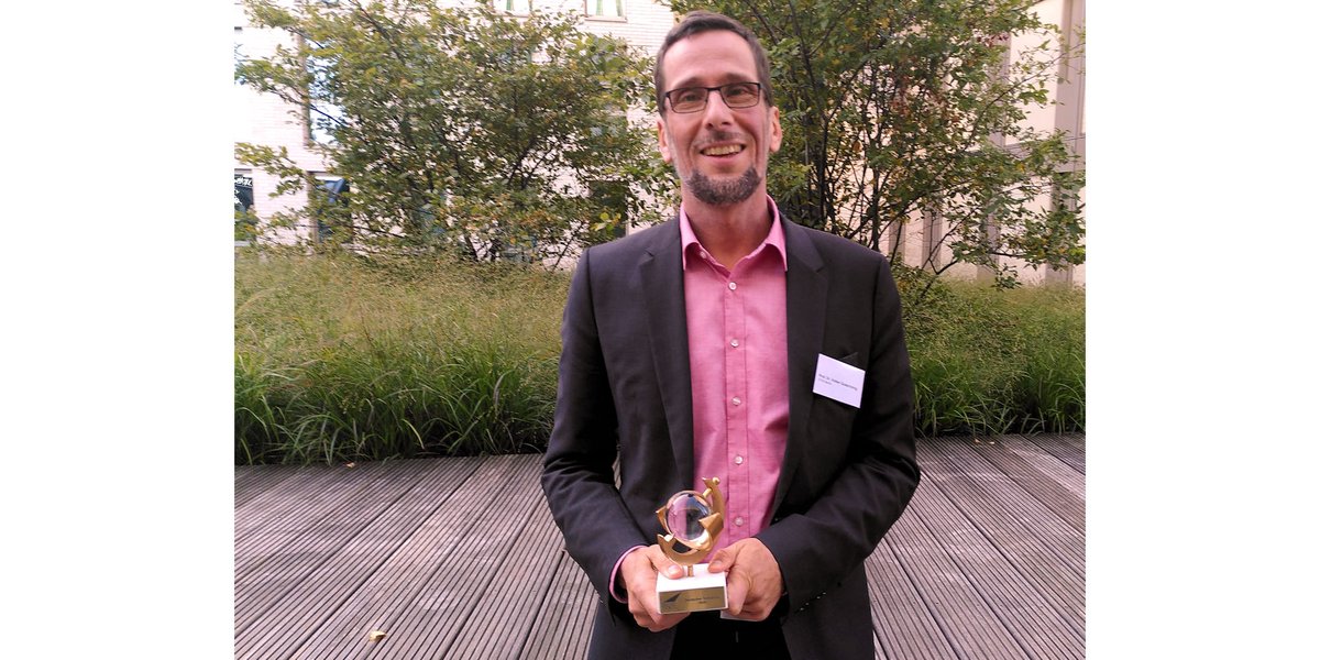 Heute habe ich in #Münster von <a href="/EUROSOLAR_D/">EUROSOLAR e.V.</a> den Deutschen #Solarpreis für persönliches Engagement verliehen bekommen. Es ist für mich eine große Ehre und gilt auch stellvertretend für das Engagement aller tollen Menschen, die sich für echten #Klimaschutz einsetzen.