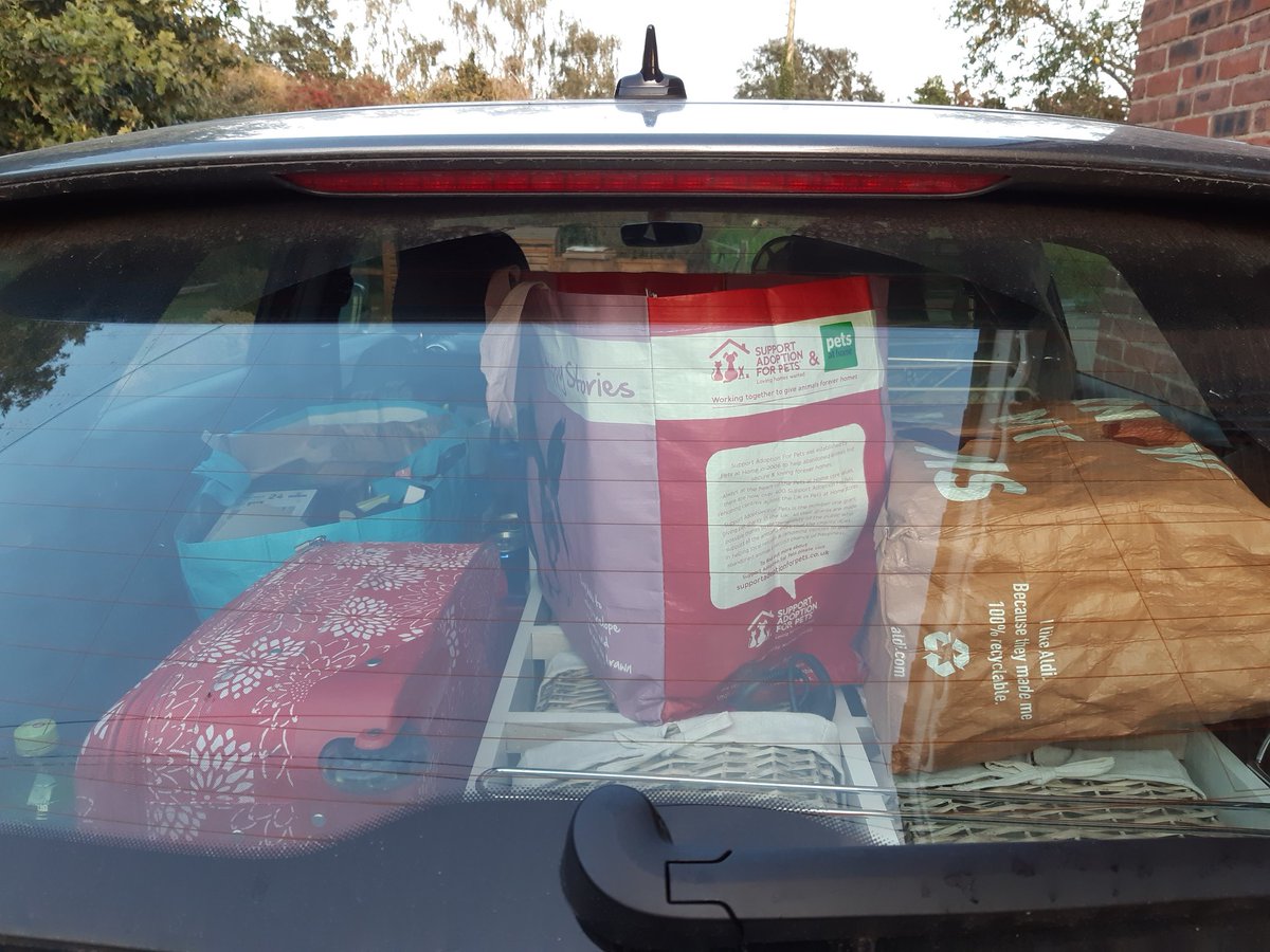 JuliaMizon's tweet photo. Big weekend for us .... saying #Goodluck to @327_lauren as she starts student life @LeedsTrinity tomorrow
#carpacked
#earlystartinthemorning
#itsgoingtobeemotional
#reachforthestars https://t.co/lMMA0Sc5Pi