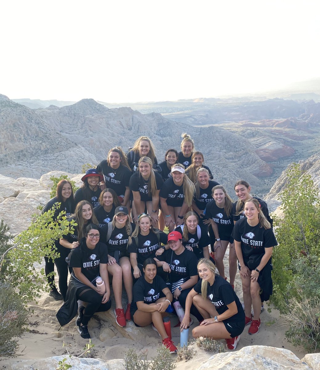 UtahTech_SB's tweet photo. Rise &amp; shine...early morning @DIXIESTATESB team hike. Red Mountain Trail to the Snow Canyon Overlook.  #MyReasonsWhy #Larrymadeusallcry 😢 https://t.co/LXKZh0KC4Q