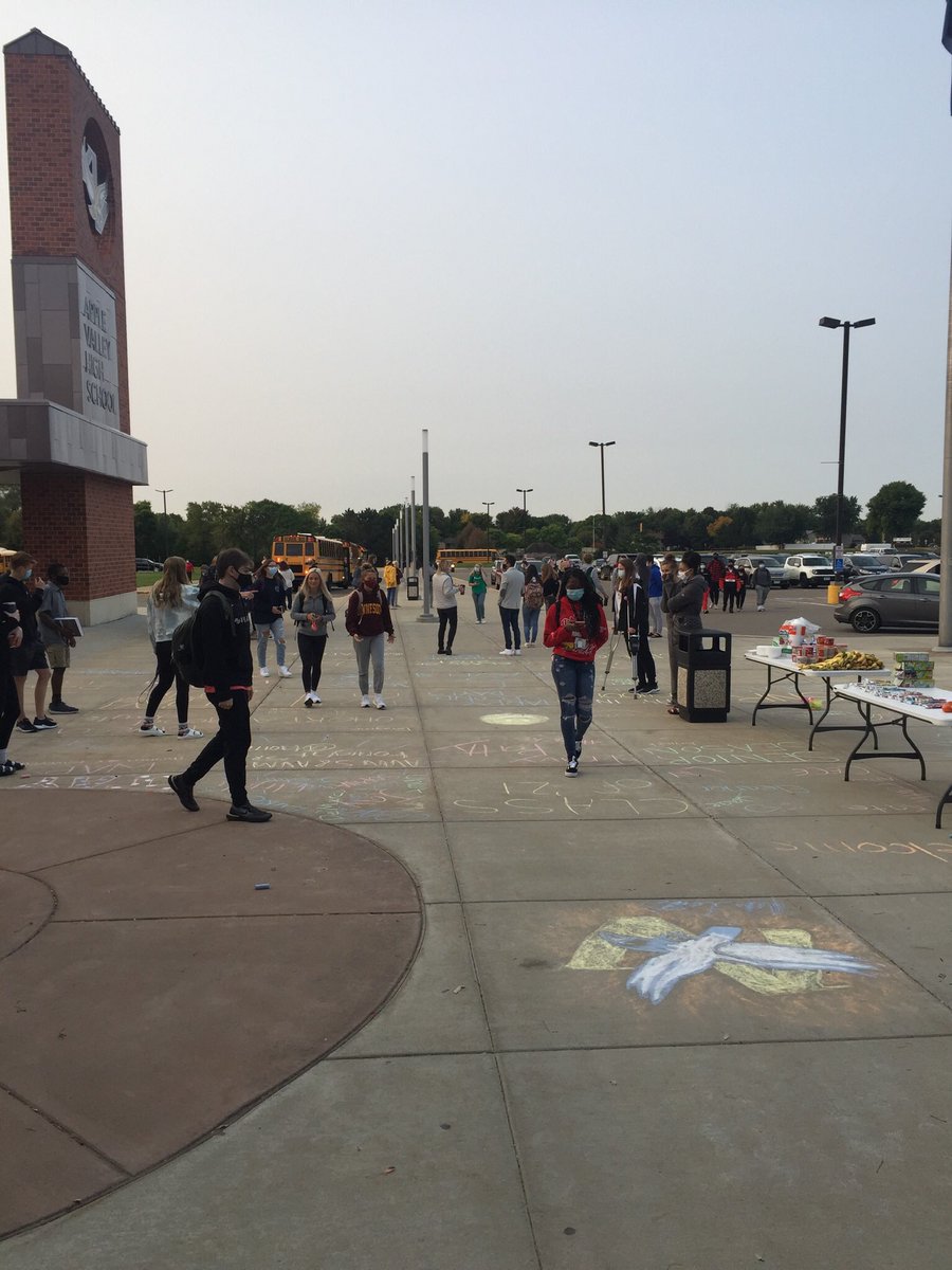 I was all up in my feelings on Thursday morning- most off them below the line....arrived to see Senior Sunrise Students with breakfast, chalk, and cheers for classmates in Cohort A. Instant Trampoline! This is our time Eagles! Week 2 Challenge #AVHSGratitude🦅