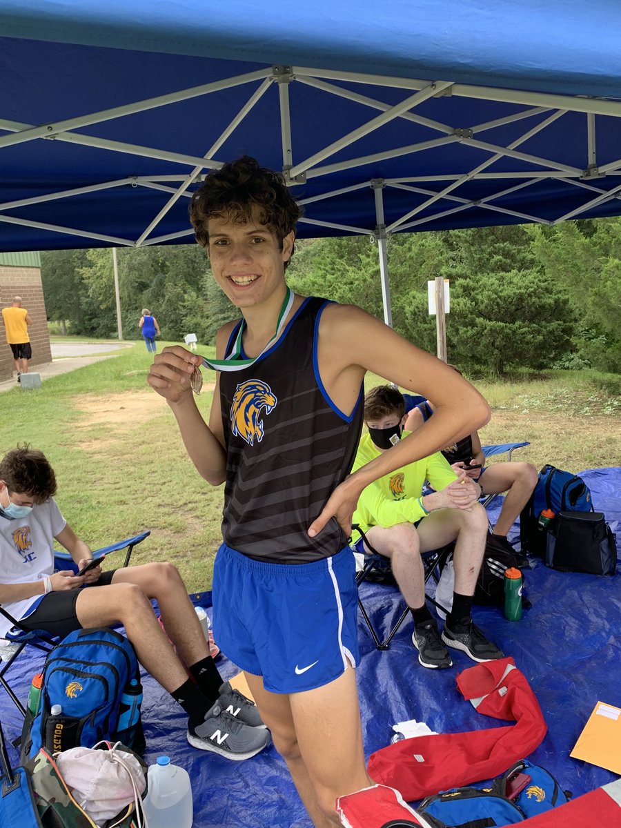 CoachBHarris's tweet photo. Owen Harries sub 16 run today. 9th runner in ⁦@LexingtonXC⁩ history to do so ! Team 3rd. Zander DNF with an injury . 6 PRs today. JV up next. https://t.co/9hsD5j9Pwd