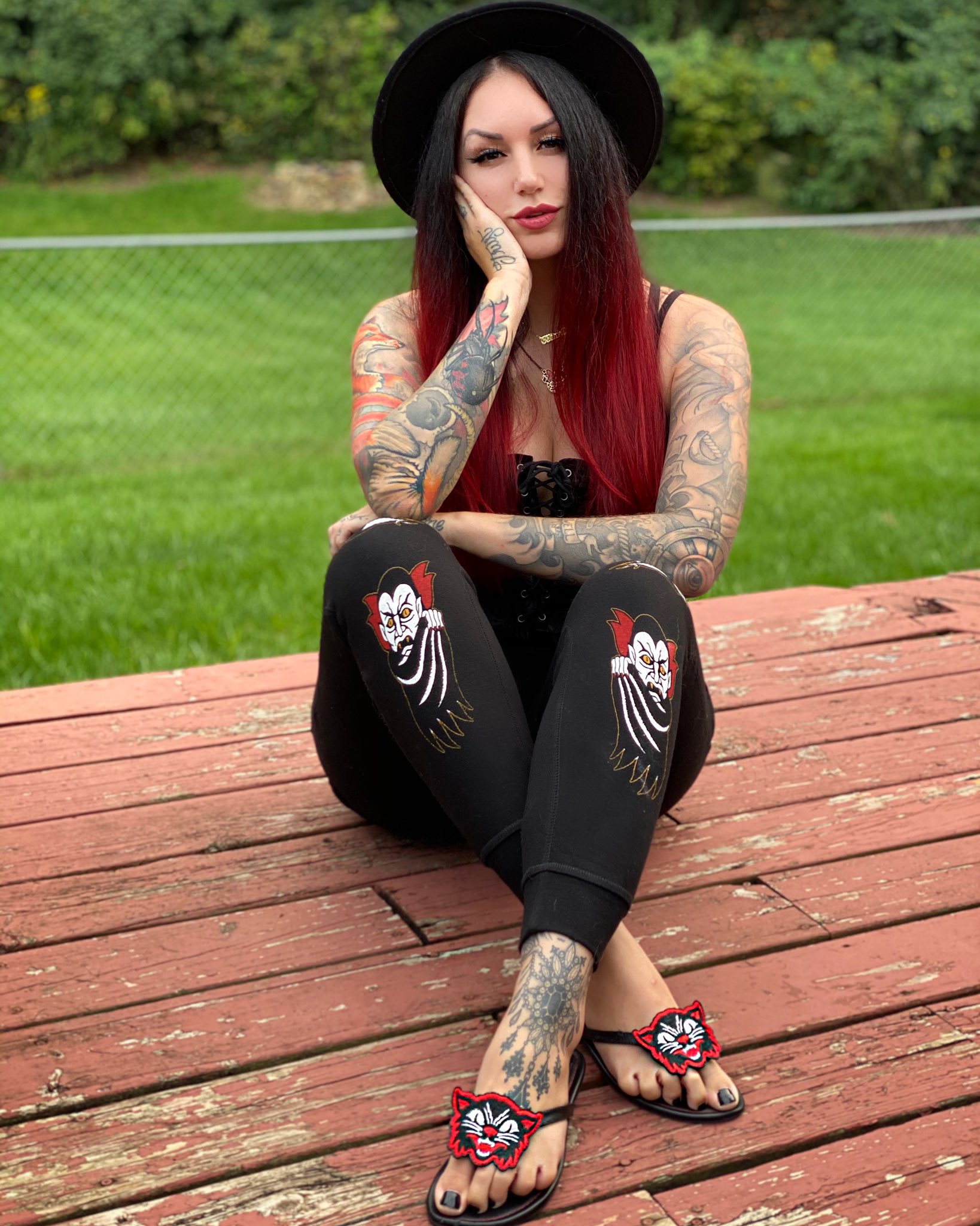 TW Pornstars - Cervena Fox. Twitter. Comment below with a spooky emoji if you see this 💀🦇🎃👻⚰️. 1