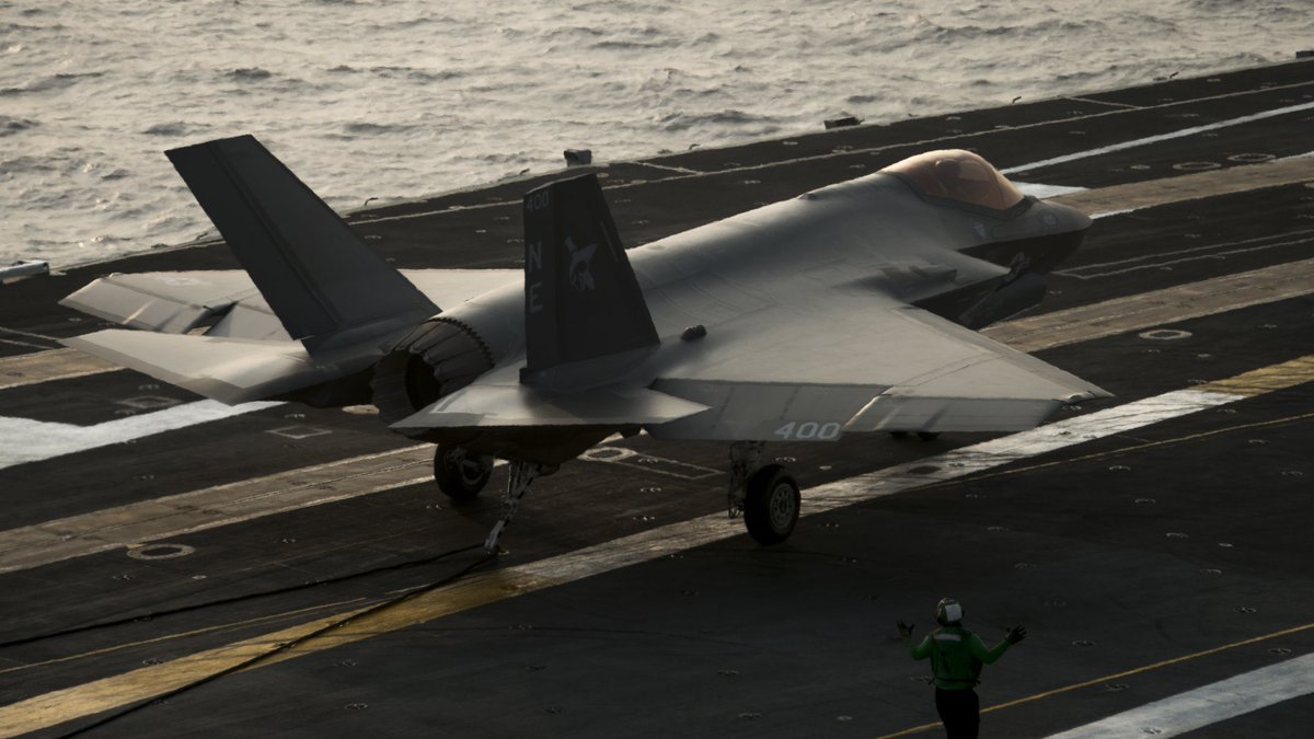 ⚡️ Fast

The #USNavy’s first operational #F35C squadron #VFA147 conducts flight deck certifications aboard #USSCarlVinson (CVN 70).  

DETAILS 👇👇
cpf.navy.mil/news.aspx/1307…