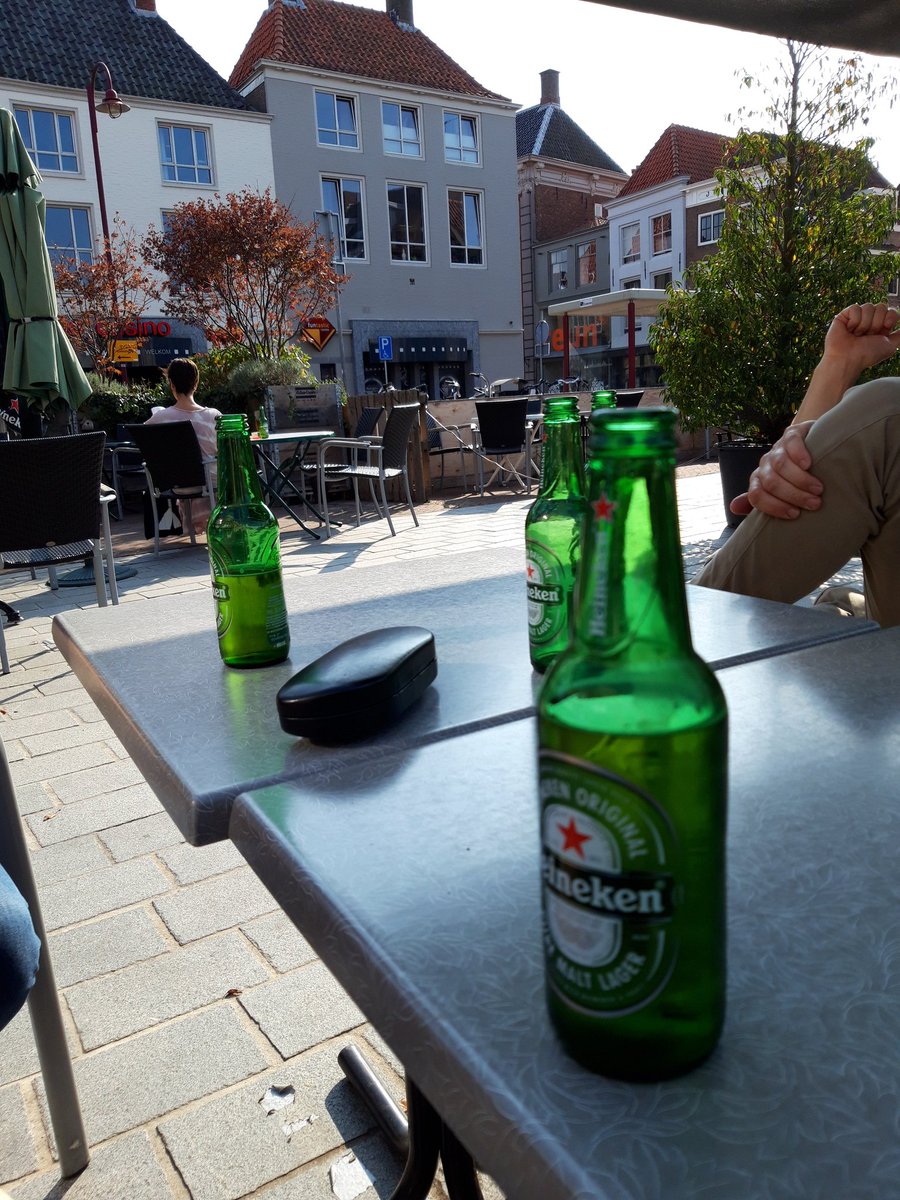 MJUil's tweet photo. Laatste mooie weekend..? ...gauw nog even terrasje pakken bij @BarAmerican1 https://t.co/p4WmBEpAfp