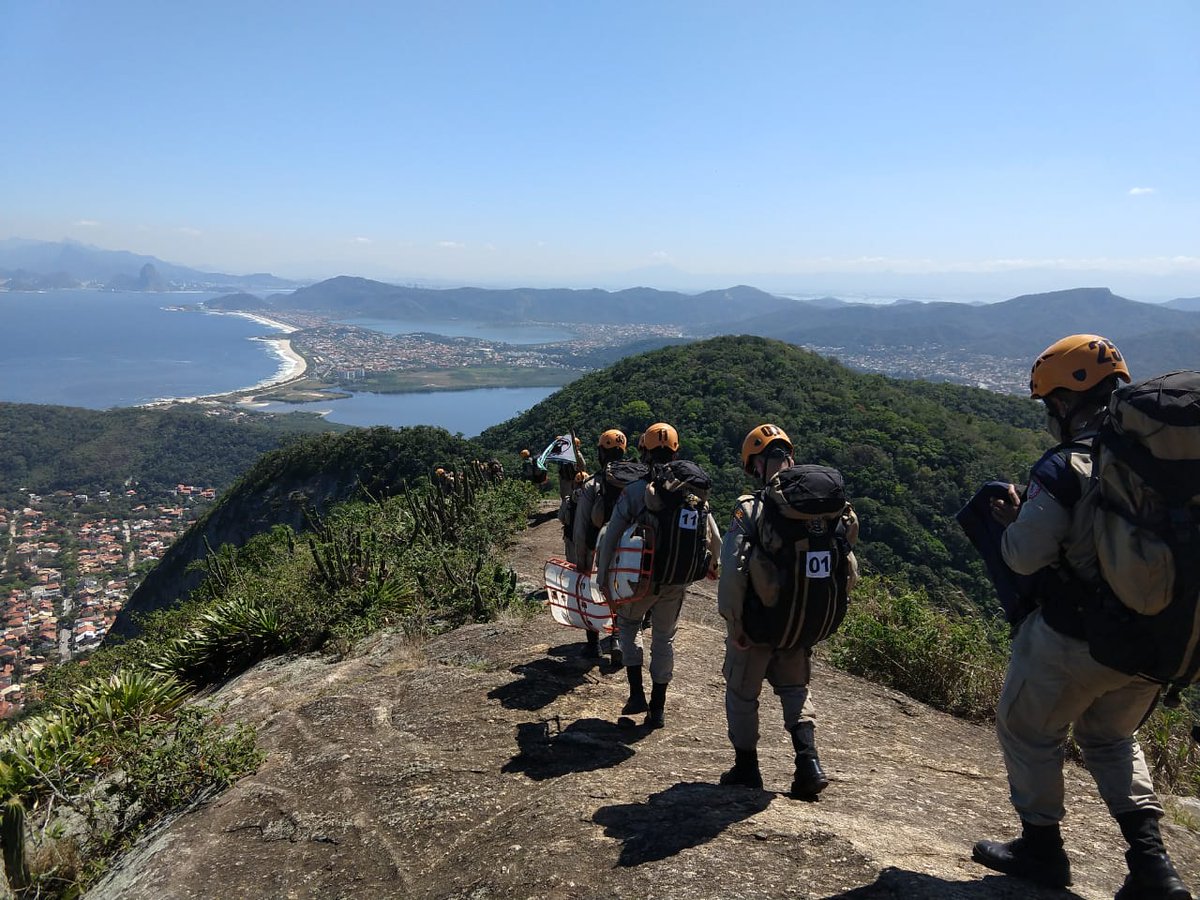 cbmerjoficial's tweet photo. Durante o exercício operacional, foram abordadas técnicas de transporte de acidentados em áreas de mata e floresta.
#CBMERJ #ABMDPII #CFO #EBRS #Vivência #Formação #Treinamento https://t.co/gfsfldVxtq