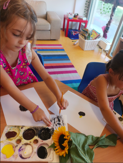 Drawing inspiration from post-impressionist Dutch artist van Gogh, students experimented with colour mixing and brushstroke techniques to create sunflowers in Art Class.

#artclass #iscs #iscsfamily #creativekids #vangogh