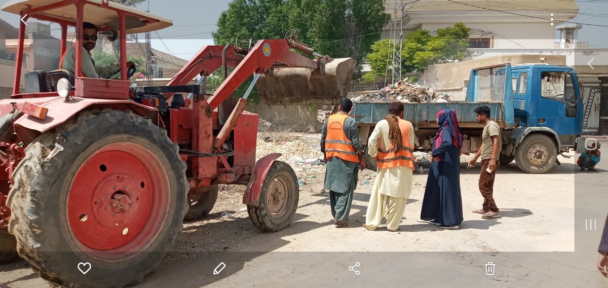 ActivitiesMCQ's tweet photo. 19.09.2020
@Kashifshoroppp 
Today lifting #HeavyGarbage at GULISTAN E SAJJAD  near FAROOQUE MASJID,  WARD NO- 03, by Sanitation Staff MC #QasimabadHyderabadps62. https://t.co/T5sqCvjotD
