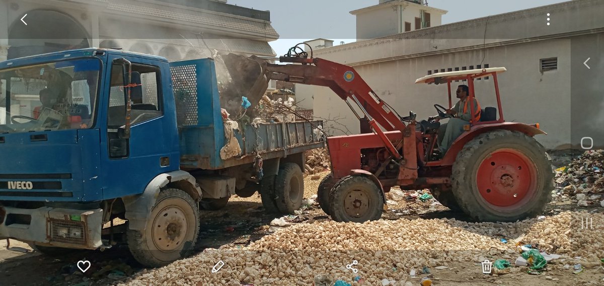 ActivitiesMCQ's tweet photo. 19.09.2020
@Kashifshoroppp 
Today lifting #HeavyGarbage at GULISTAN E SAJJAD  near FAROOQUE MASJID,  WARD NO- 03, by Sanitation Staff MC #QasimabadHyderabadps62. https://t.co/T5sqCvjotD