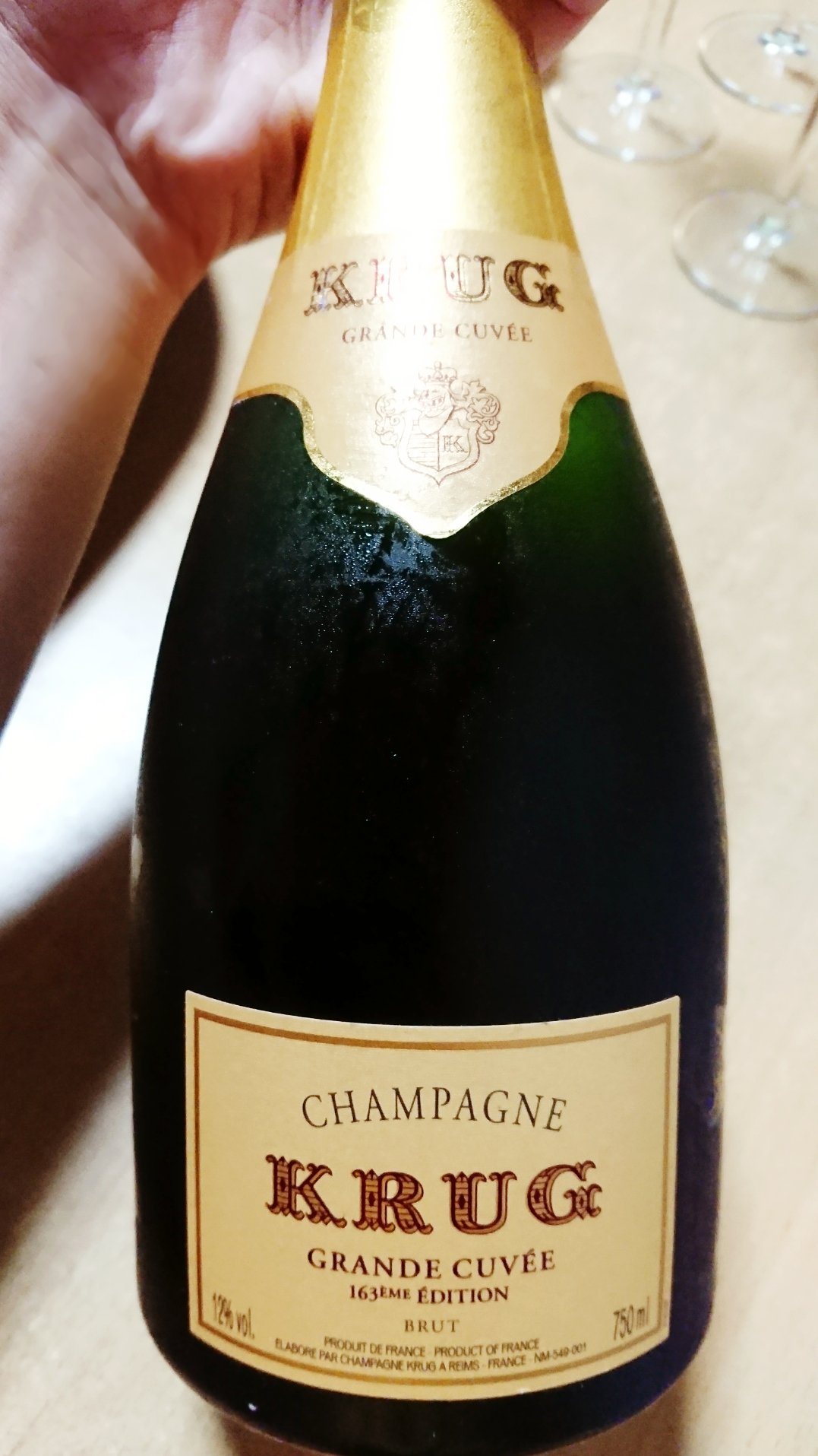 瀬戸祐介 みなさん沢山のバースデーメッセージありがとうございましたー 事務所に届いていたプレゼントも今日受け取りました 手紙もこれからゆっくり読ませてもらいまーす 誕生日当日は家族で高級シャンパンをパーンして食卓で寝落ちしました ま