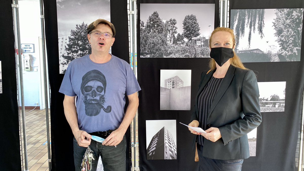 VSpillebout's tweet photo. Félicitations à @VilledeLoos et @AnneVoituriez qui font confiance aux talents artistiques régionaux😊 Bravo 👏🏻 à @MarcDubord et au collectif #Photoxyde pour l’expo consacrée aux habitants et à l’architecture du quartier des Oliveaux en pleine mutation @MEL_Lille @FaireLille 🌿 https://t.co/Jw7Kj2qpzF