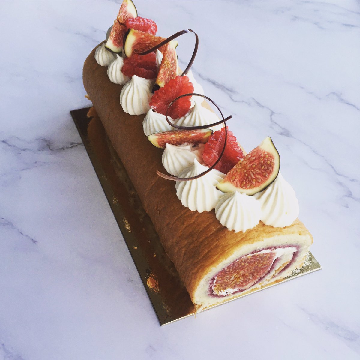Suzue Aoyama Fresh Fig Roll Cake With Cassis Puree Happy Saturday 今日のおやつはイチジクのロールケーキ 素敵な土曜日を Fig Rollcake Freshcream Cassis Blackcurrant Simple Treat いちじく ロールケーキ シンプル カシス Suzue Aoyama Fresh Fig Roll Cake With Cassis Puree Happy Saturday 今日のおやつはイチジクのロールケーキ 素敵な土曜日を Fig Rollcake Freshcream Cassis Blackcurrant Simple Treat いちじく ロールケーキ シンプル カシス